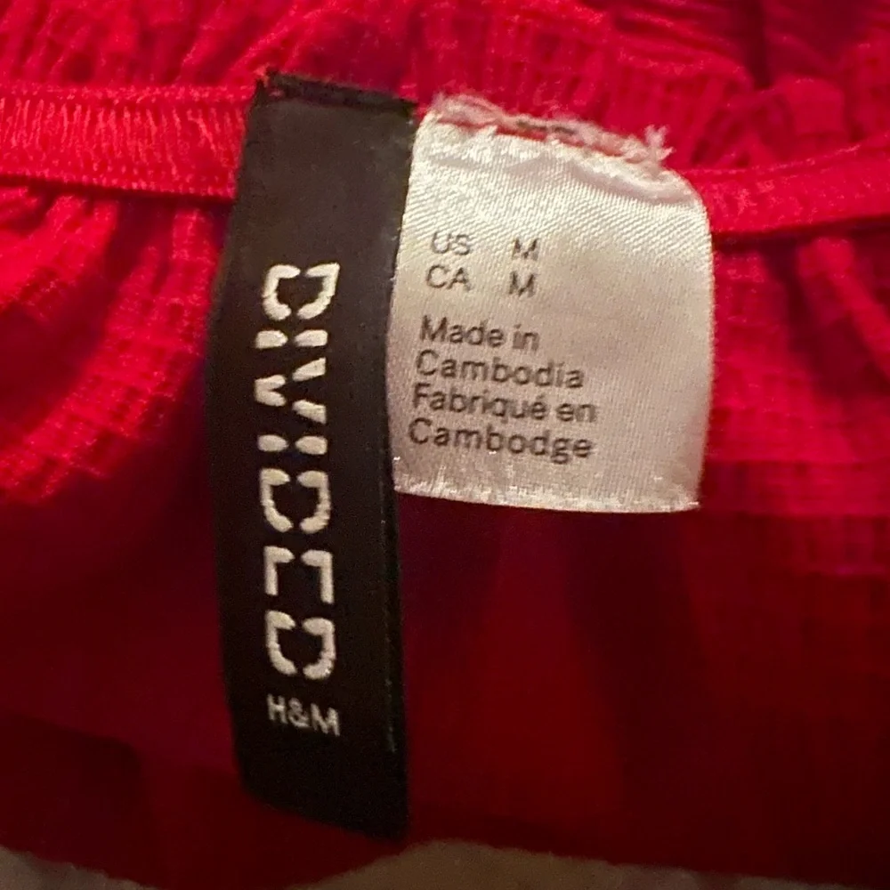 Divided red‎ top - Picture 3 of 4